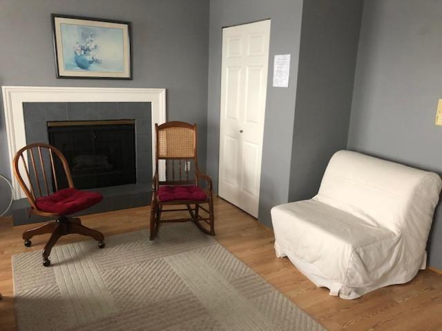 Honeysuckle House Hotel Coquitlam Bagian luar foto
