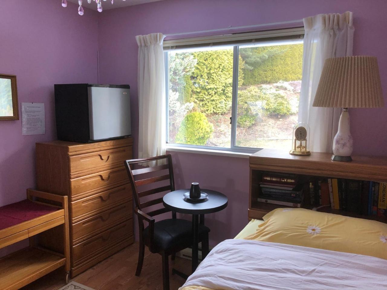 Honeysuckle House Hotel Coquitlam Bagian luar foto
